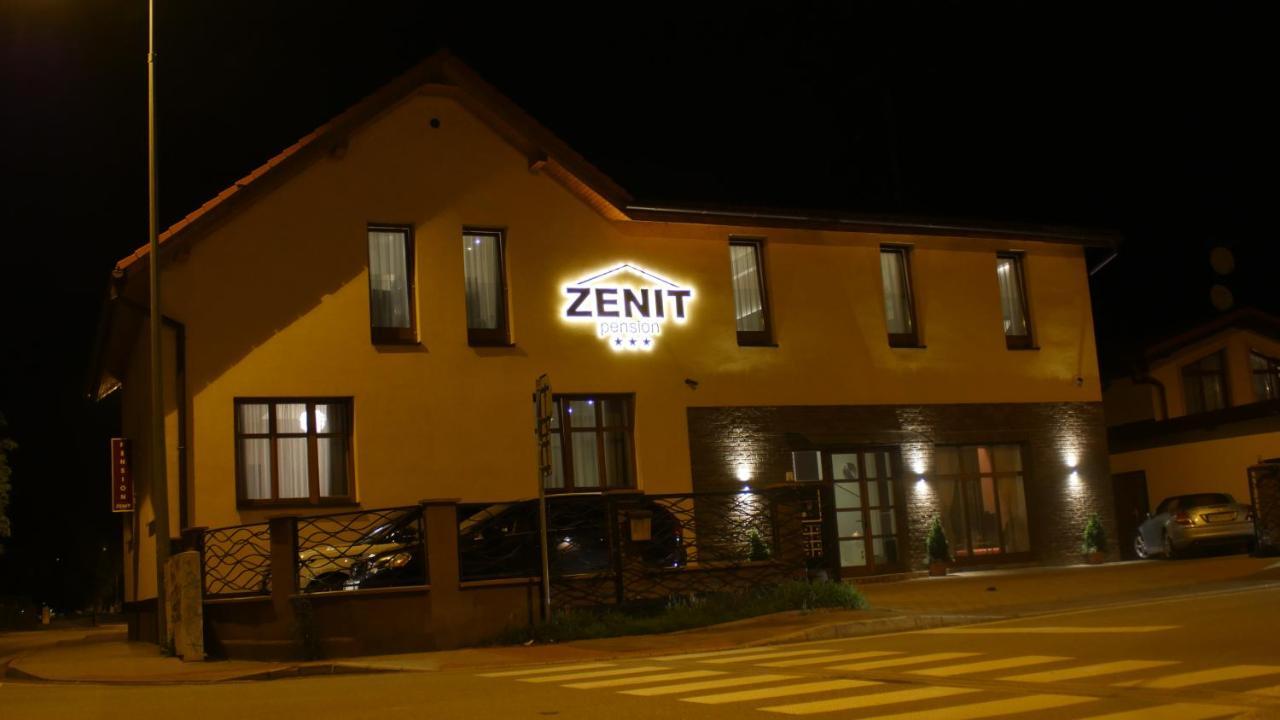Penzion Zenit เปรเชา ภายนอก รูปภาพ